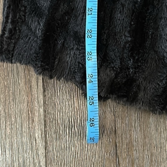 5/48 Faux Fur Vest - Picture 9 of 9